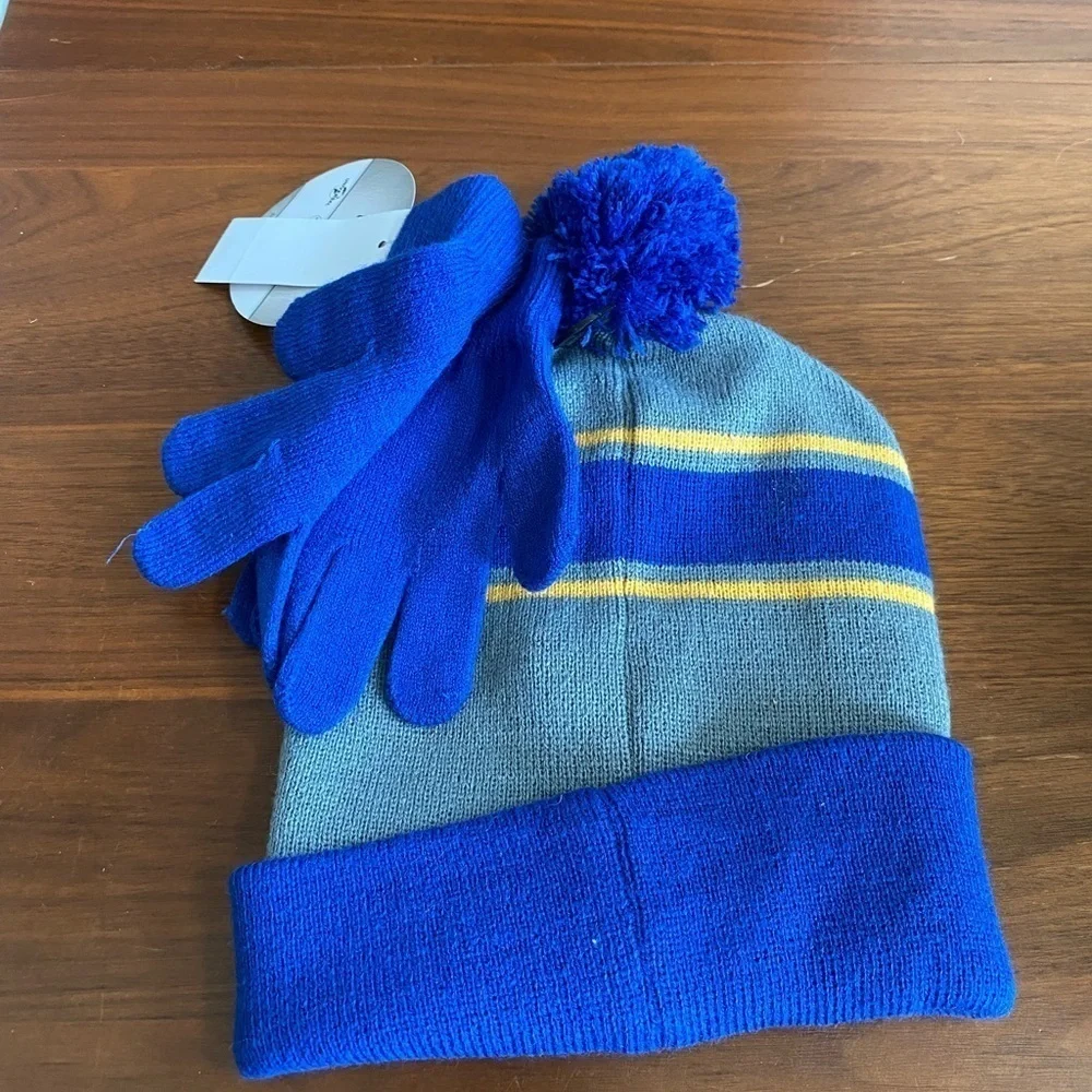 NWT Jurassic Park Winter Hat and Gloves